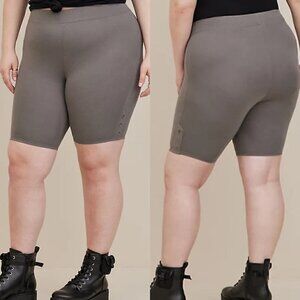 Torrid Womens NWT Gray 9 Inch Signature Waistband Premium Snap Bike Shorts Sz 1X